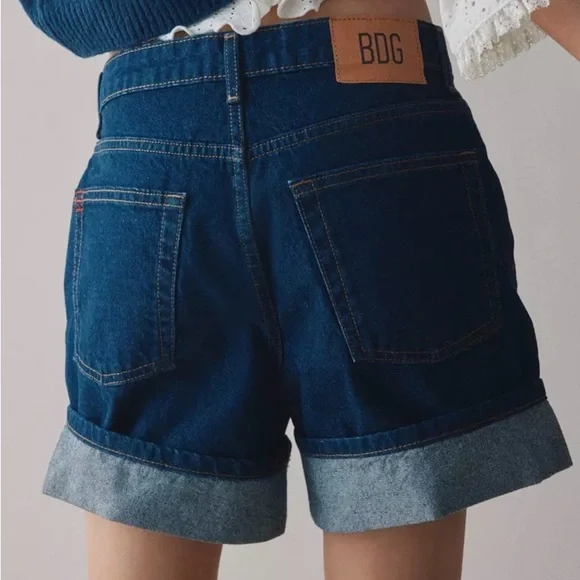BDG Indie Mid-Rise Cuffed Denim
Short Size 26 $49 - Picture 5 of 16